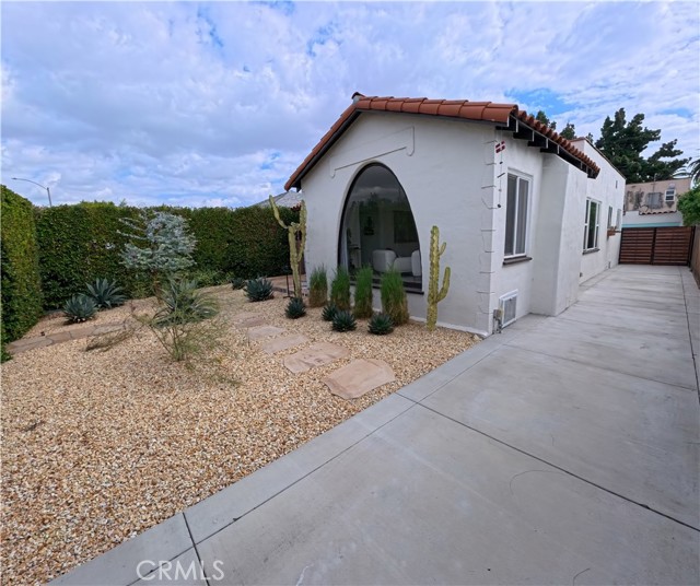 Detail Gallery Image 4 of 17 For 2124 S Redondo, Los Angeles,  CA 90016 - 3 Beds | 2 Baths