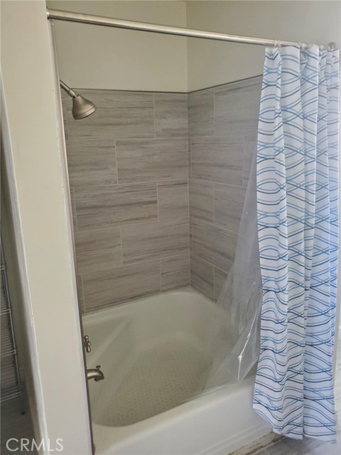 24 Roswell Avenue, Long Beach CA: https://media.crmls.org/medias/9211250d-e2d9-4738-8913-c00b795cb20d.jpg