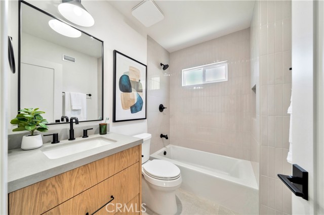 819 Montecito Drive, Los Angeles CA: https://media.crmls.org/medias/921171e4-ef76-4e5a-9c34-4a47a85eda67.jpg
