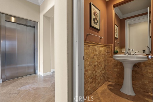 Image 22 of 75 For 12468 Longacre