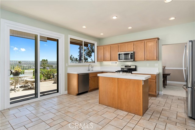 10 Via Berrendo, Rancho Santa Margarita CA: https://media.crmls.org/medias/92119628-8392-4215-8243-3bbf8383258d.jpg
