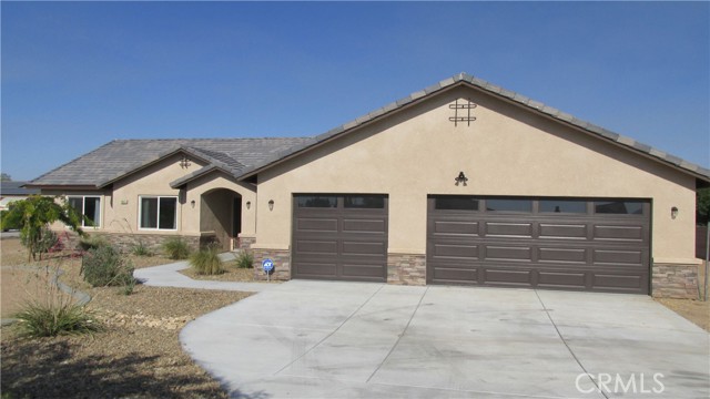 Detail Gallery Image 1 of 36 For 10834 Lancelet Ave, Apple Valley,  CA 92308 - 4 Beds | 2/1 Baths