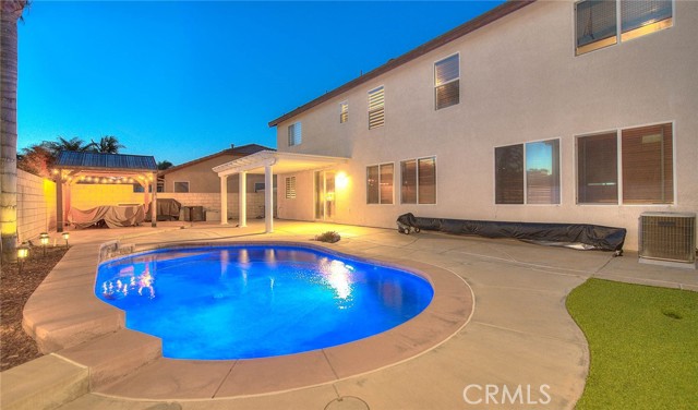 Detail Gallery Image 3 of 68 For 6681 Moonriver St, Corona,  CA 91752 - 5 Beds | 3/1 Baths