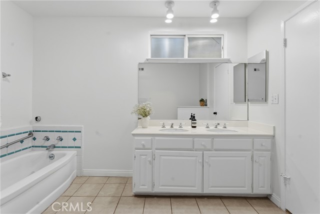 Detail Gallery Image 23 of 38 For 5618 Wilhelmina Ave, Woodland Hills,  CA 91367 - 3 Beds | 2/1 Baths