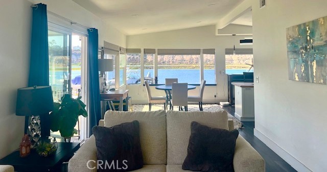 24 Saratoga, Newport Beach CA: https://media.crmls.org/medias/92150116-6f3b-4ff6-b0e0-a972c5ae1089.jpg