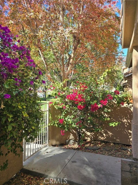 Detail Gallery Image 7 of 17 For 25709 Holiday Cir #E,  Stevenson Ranch,  CA 91381 - 3 Beds | 2/1 Baths