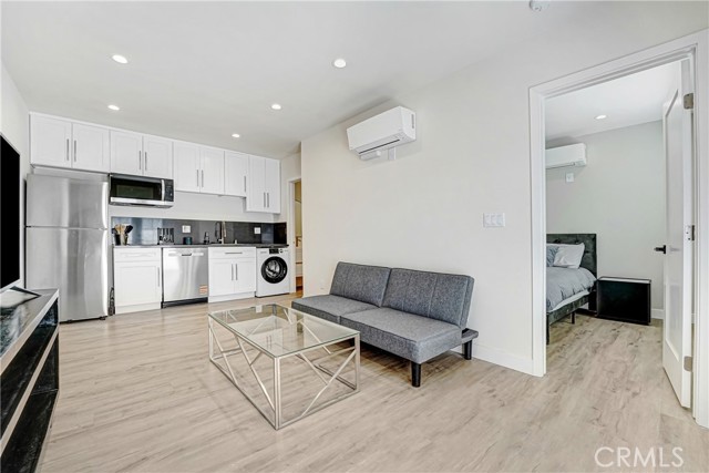 Detail Gallery Image 20 of 29 For 18216 Hartland St, Reseda,  CA 91335 - – Beds | – Baths