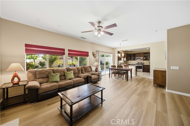 Detail Gallery Image 4 of 38 For 26856 Cherry Willow, Canyon Country,  CA 91387 - 4 Beds | 3 Baths