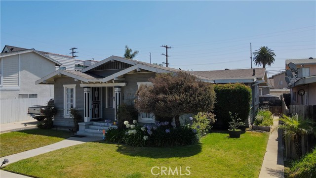 926 Newport Avenue, Long Beach CA: https://media.crmls.org/medias/9216cef5-2d5a-4c74-a339-426c73ddfca8.jpg