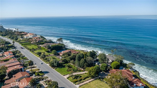 Detail Gallery Image 13 of 75 For 1733 Paseo Del Mar, Palos Verdes Estates,  CA 90274 - 6 Beds | 5/1 Baths