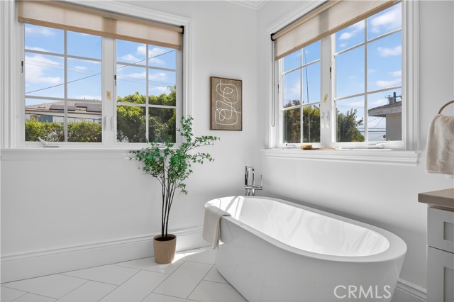 8056 Kentwood Avenue, Los Angeles CA: https://media.crmls.org/medias/92183014-083e-4aca-b35d-3e8b07c1e3a8.jpg