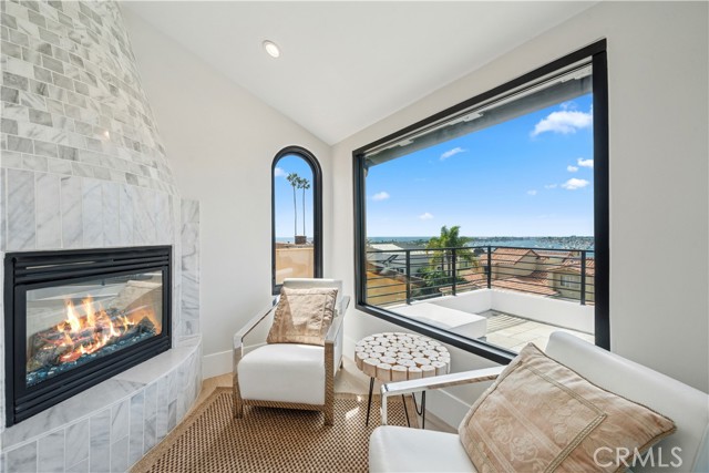 312 Carnation Avenue, Corona del Mar CA: https://media.crmls.org/medias/921859df-67fd-4675-bc3a-0c0b7456e326.jpg