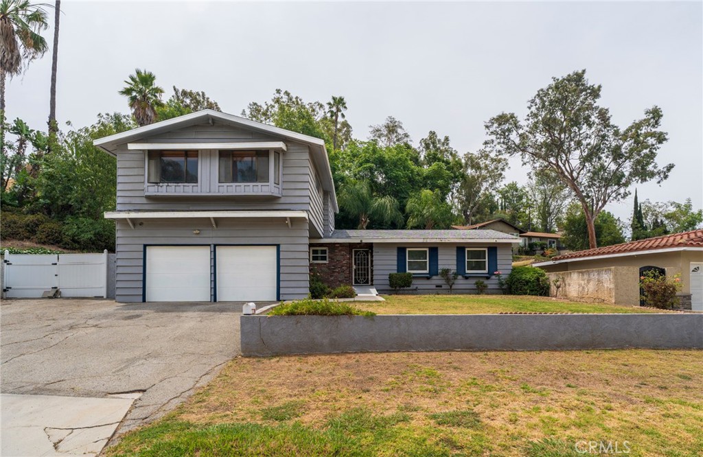 1324 E Maplegrove