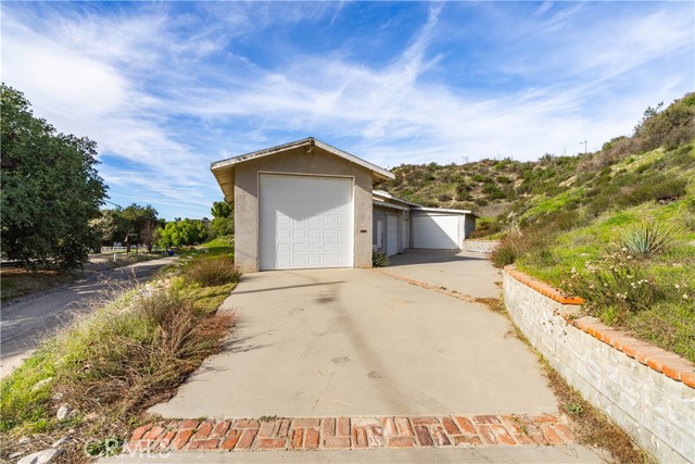 28132 Oak Spring Canyon, Canyon Country CA: https://media.crmls.org/medias/921918a4-49f1-4b1d-b2c4-93c78ee4f6d0.jpg