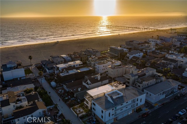 57 7th Street, Hermosa Beach, California 90254, 4 Bedrooms Bedrooms, ,4 BathroomsBathrooms,Residential,Sold,7th,SB22133341