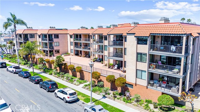 201 Bay Shore Avenue, Long Beach CA: https://media.crmls.org/medias/921a7d48-f2b4-4cda-a025-084592ffef52.jpg