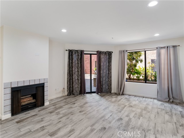 Detail Gallery Image 4 of 13 For 550 Orange Ave #144,  Long Beach,  CA 90802 - 2 Beds | 2 Baths