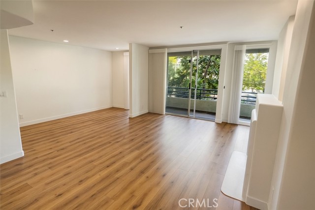 Detail Gallery Image 2 of 15 For 1819 Holmby #104,  Los Angeles,  CA 90025 - 2 Beds | 3 Baths