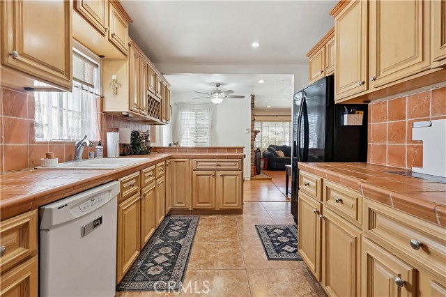 Detail Gallery Image 19 of 42 For 5913 Castana, Lakewood,  CA 90712 - 3 Beds | 2 Baths