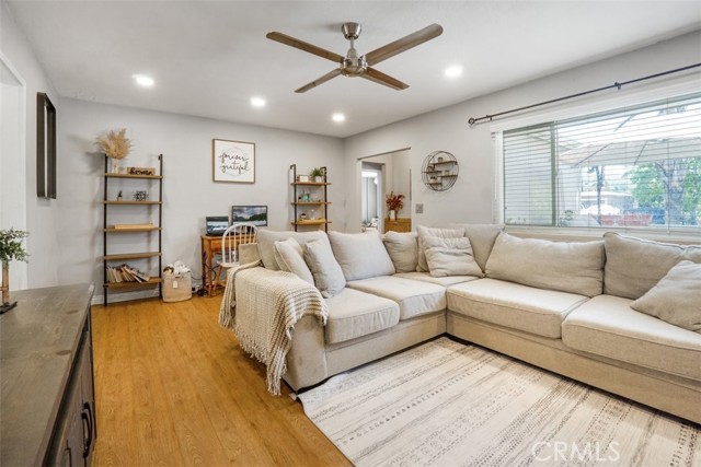3940 N Golden Avenue, San Bernardino CA: https://media.crmls.org/medias/921c3a6c-755a-4fcc-ad87-d5942a55f52d.jpg