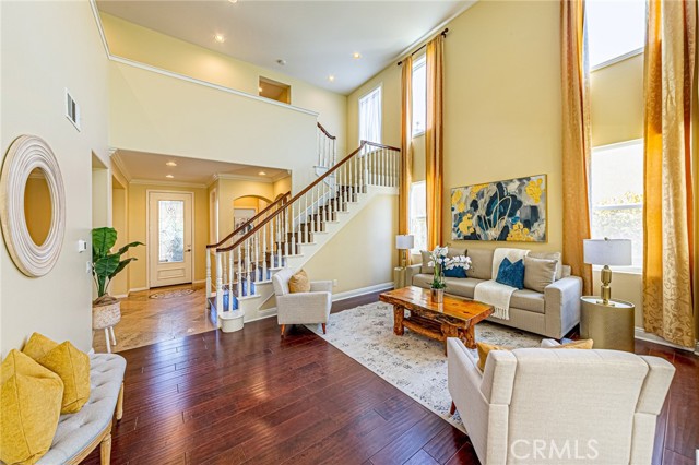 Detail Gallery Image 4 of 62 For 17730 Wren Dr, Canyon Country,  CA 91387 - 5 Beds | 3 Baths