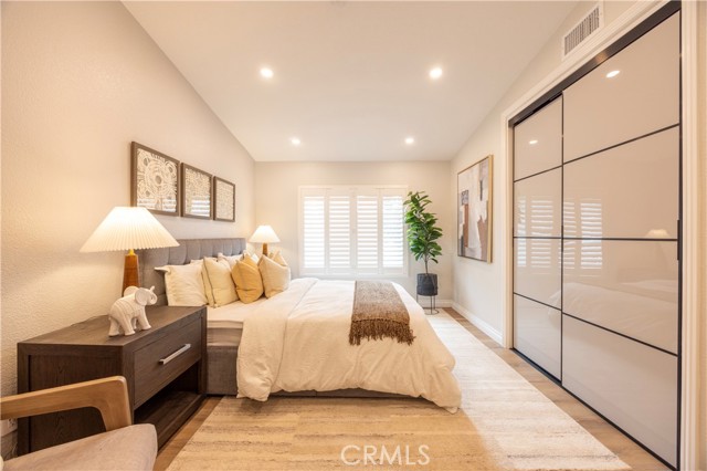 1 Moon Dust, Irvine CA: https://media.crmls.org/medias/921ce0f2-4ecc-4acf-b717-dfd7a3826e15.jpg