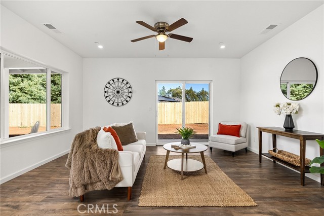 6078 Maxwell, Paradise CA: https://media.crmls.org/medias/921d3d11-9a7c-4131-a58e-88a85ee28454.jpg