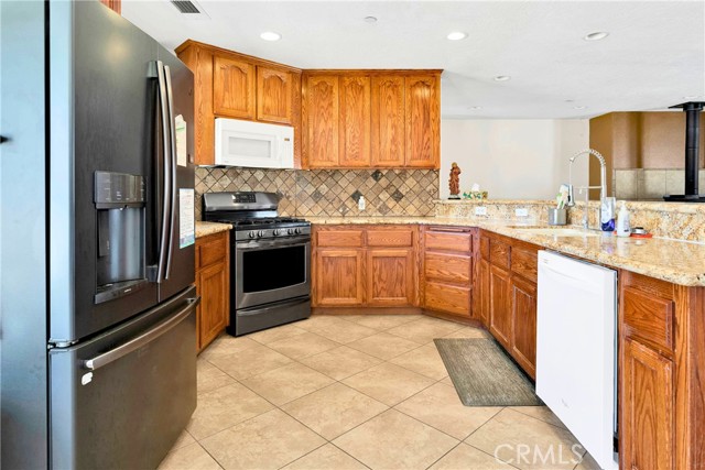 Detail Gallery Image 6 of 42 For 4615 Lindero St, Phelan,  CA 92371 - 3 Beds | 2 Baths