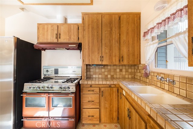 608 Elvira Avenue, Redondo Beach, California 90277, 3 Bedrooms Bedrooms, ,2 BathroomsBathrooms,Residential,Sold,Elvira,SB17014358