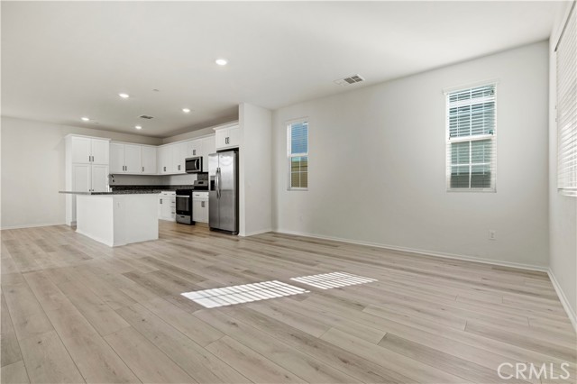 Detail Gallery Image 3 of 21 For 1796 Park Place Ln, Riverside,  CA 92501 - 3 Beds | 2/1 Baths