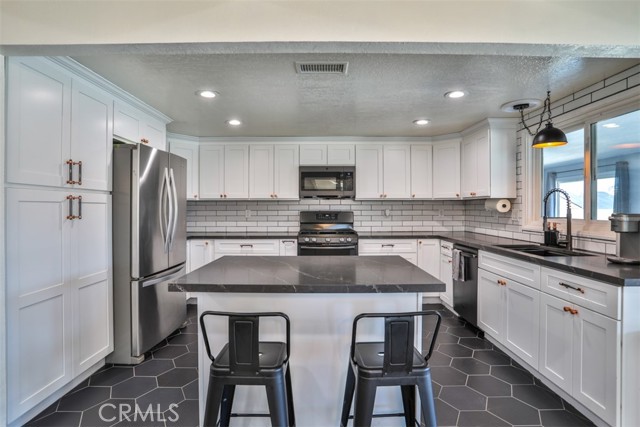 Detail Gallery Image 9 of 43 For 4777 Roundup Rd, Norco,  CA 92860 - 4 Beds | 2 Baths
