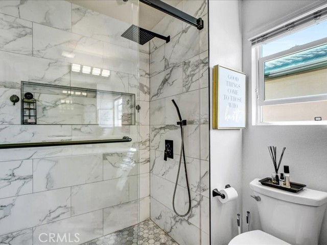 Detail Gallery Image 23 of 27 For 6840 De Celis, Lake Balboa,  CA 91406 - 3 Beds | 4 Baths