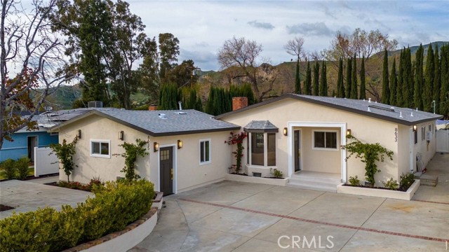 Detail Gallery Image 2 of 72 For 8633 Le Berthon St, Sunland,  CA 91040 - 5 Beds | 3 Baths