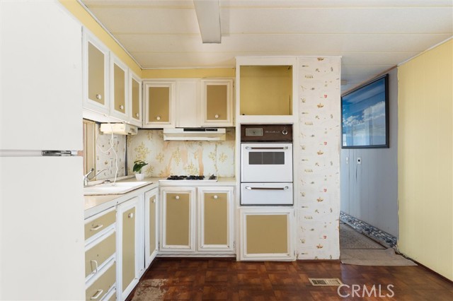 Detail Gallery Image 16 of 30 For 1502 E Carson St #105,  Carson,  CA 90745 - 2 Beds | 2 Baths