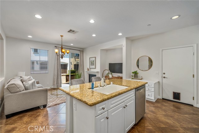 Detail Gallery Image 9 of 55 For 6363 Marbella Ln, Corona,  CA 91752 - 4 Beds | 2 Baths