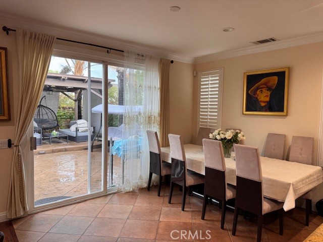 Detail Gallery Image 4 of 34 For 17423 Smoke Tree, Canyon Country,  CA 91387 - 4 Beds | 3 Baths