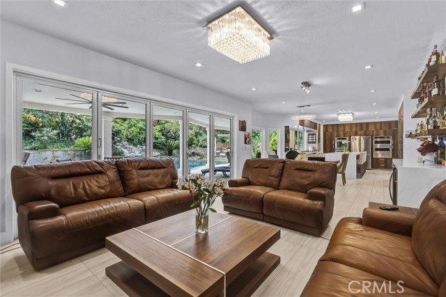 Detail Gallery Image 19 of 53 For 25432 Nottingham Ct, Laguna Hills,  CA 92653 - 5 Beds | 4/1 Baths