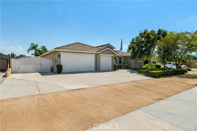 Detail Gallery Image 4 of 50 For 4096 Equestrian Ln, Norco,  CA 92860 - 4 Beds | 3 Baths