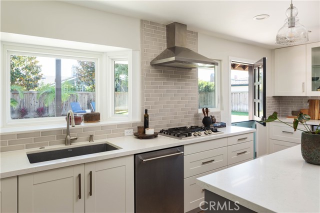 Detail Gallery Image 8 of 27 For 1136 Highland, Newport Beach,  CA 92660 - 4 Beds | 2/1 Baths