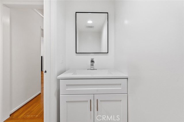 11053 Strathmore Drive, Westwood - Century City CA: https://media.crmls.org/medias/9225ad59-c5f1-45c7-80ca-e8a4ea6d5485.jpg