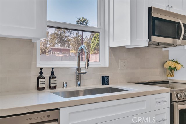 1022 Grant Street, Santa Monica CA: https://media.crmls.org/medias/9225eddb-ad39-418b-9956-b713d7eee231.jpg