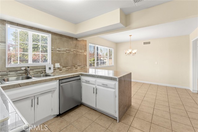 Detail Gallery Image 9 of 19 For 907 N Clifford Ave, Rialto,  CA 92376 - 3 Beds | 2 Baths