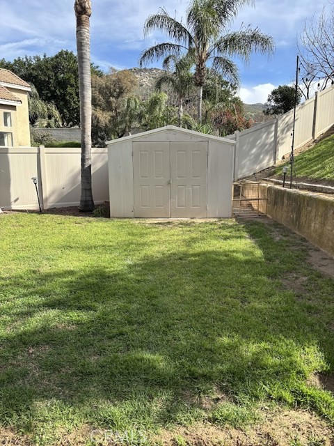 Detail Gallery Image 15 of 20 For 15597 Castellion, Fontana,  CA 92337 - 4 Beds | 2/1 Baths