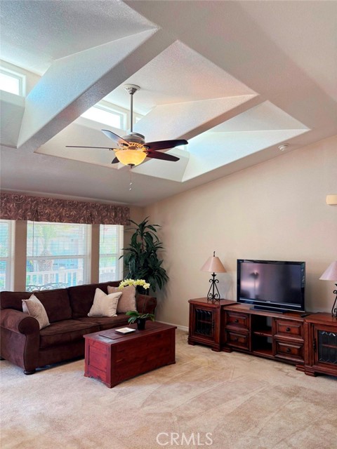 Detail Gallery Image 4 of 10 For 14851 Jeffrey Rd #38,  Irvine,  CA 92618 - 3 Beds | 2 Baths