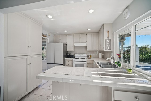 Detail Gallery Image 12 of 52 For 11461 Amigo Ave, Porter Ranch,  CA 91326 - 3 Beds | 2 Baths