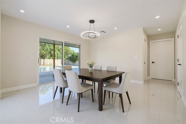 Detail Gallery Image 7 of 28 For 13433 Ebell St, Panorama City,  CA 91402 - 5 Beds | 4 Baths