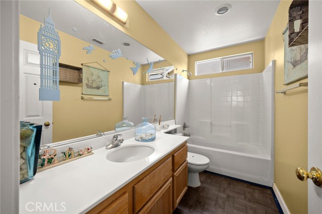 28335 Sycamore Drive, Saugus CA: https://media.crmls.org/medias/9228b96b-998e-4db9-8a90-95d3ce3b91e4.jpg
