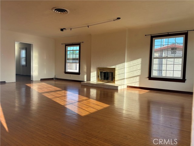 480 Cherry Avenue, Long Beach CA: https://media.crmls.org/medias/922913ed-347b-4026-b6f6-c9be863b7ce9.jpg