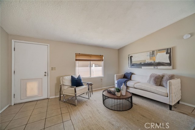 Detail Gallery Image 9 of 36 For 29667 Cromwell Ave, Val Verde,  CA 91384 - 2 Beds | 2 Baths