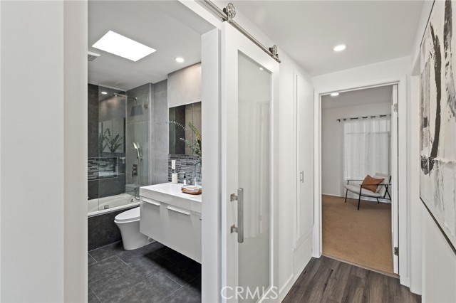 21 7th Place, Long Beach CA: https://media.crmls.org/medias/9229aa69-9b46-4c13-915f-c9398c88e59b.jpg